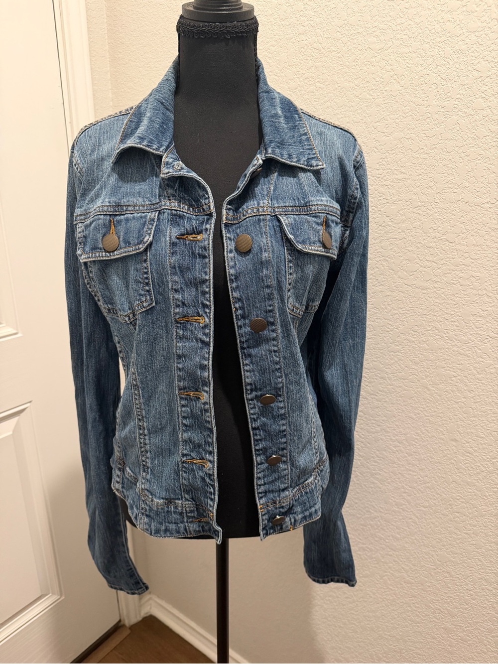 CAbi Women's Medium Blue Denim Jacket